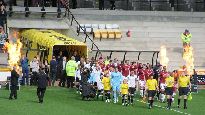 Robbie Williams nombrado patrocinador de camiseta del Port Vale