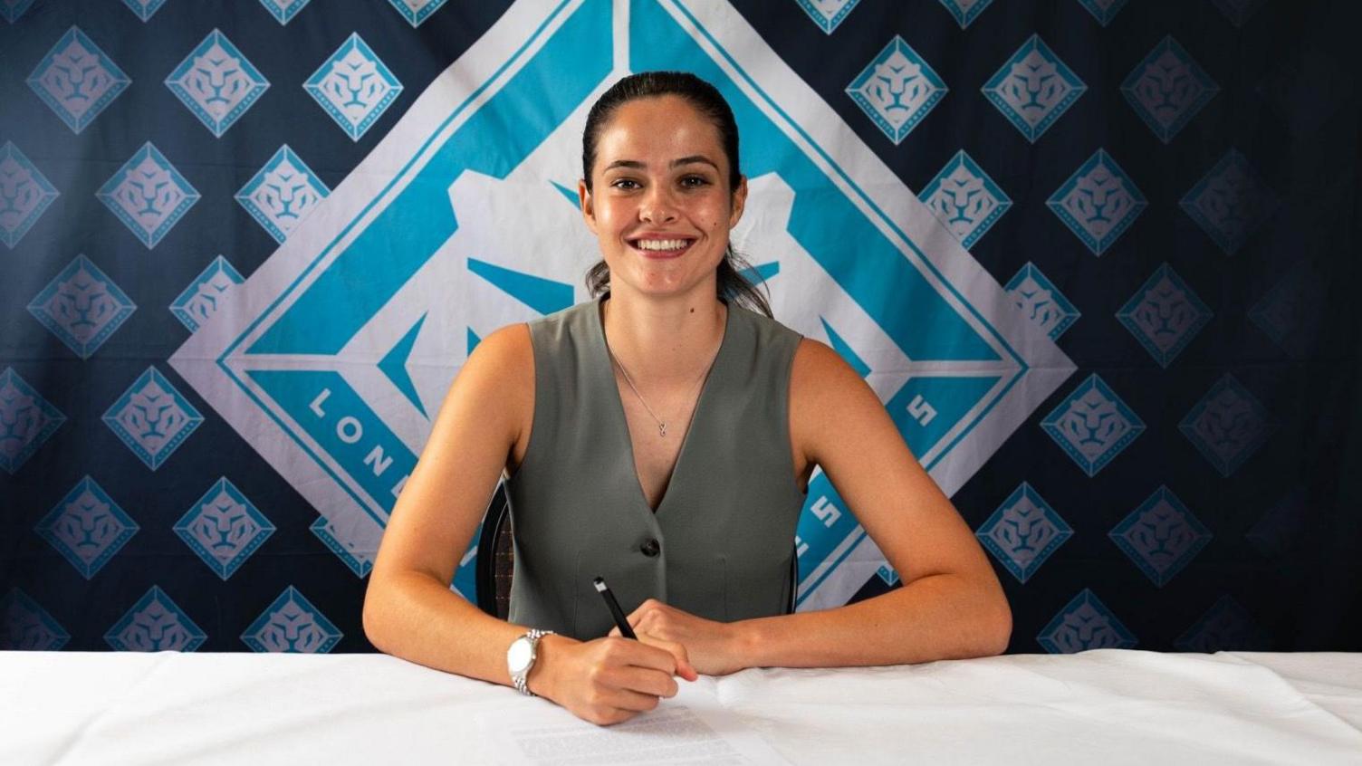 Freya Godfrey firma un contrato de tres años con London City Lionesses