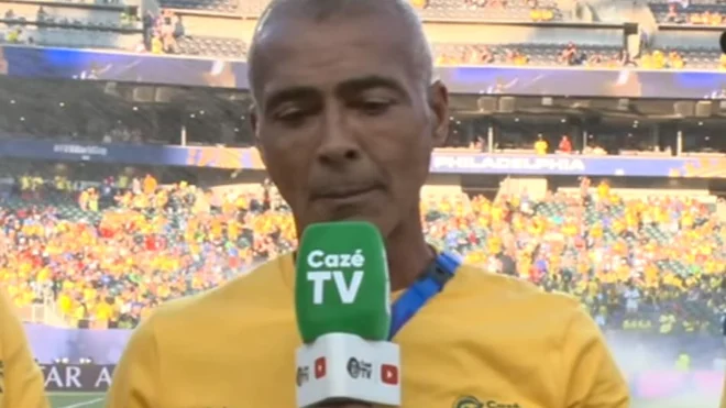 Romario es visto en una fiesta tras la victoria de Brasil