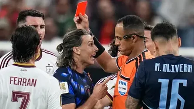 Bielsa acepta la responsabilidad tras la eliminación de Uruguay