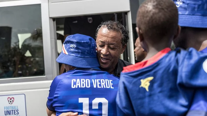 El técnico de Cabo Verde se emociona tras la eliminación