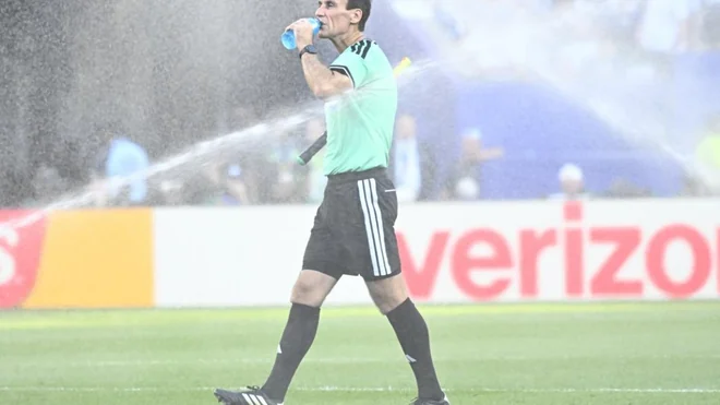Tony Chapron critica el arbitraje en el Paraguay vs Francia del Mundial