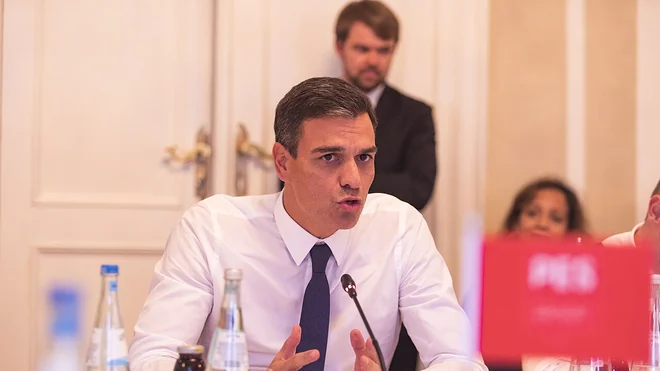 Pedro Sánchez vuelve a disculparse por los comentarios racistas de Mariano Rajoy