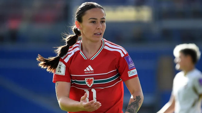 Hannah Cain: Wales striker rejoins Everton after Leicester exit