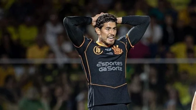 Pedro Raul enfrenta un bloqueo para salir de Corinthians