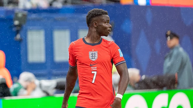 Bukayo Saka anota un hat-trick tras la suplencia en la semifinal