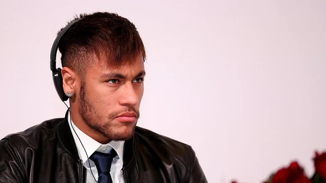 Neymar hits back angrily at criticism over poker tournament appearance