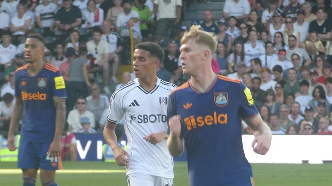 Lewis Hall abandona el campamento de entrenamiento del Newcastle