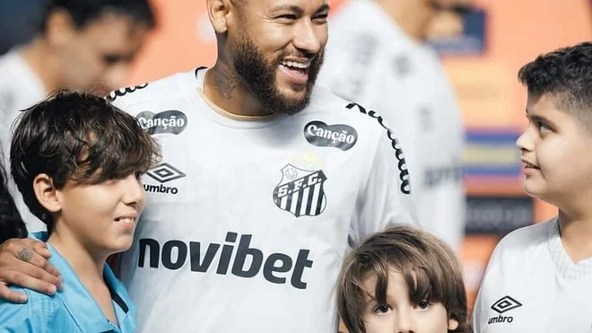 Efecto Neymar: el Santos rejuvenece su afición con 57,4% menor de 35 años