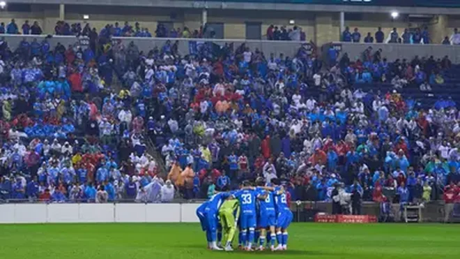 Gonzalo Piovi injured during Cruz Azul match against Chicago Fire