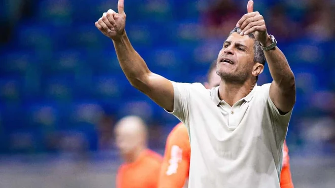 Pedro Emanuel cumple un mes en el Vasco da Gama con avances defensivos