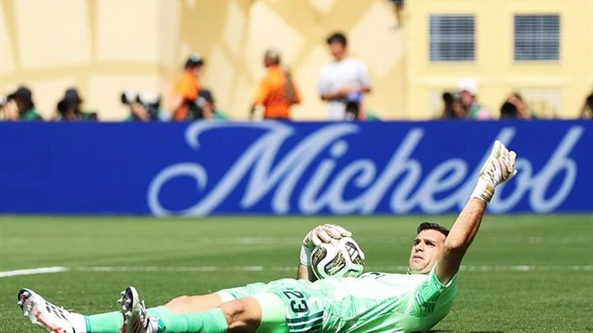 Juventus preparing offer for Emiliano Martinez