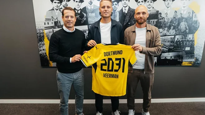 El Borussia Dortmund ficha al mediocampista Joey Veerman del PSV