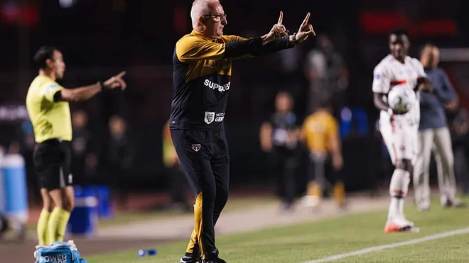 Fans de São Paulo cuestionan a Dorival tras el triunfo en Sudamericana