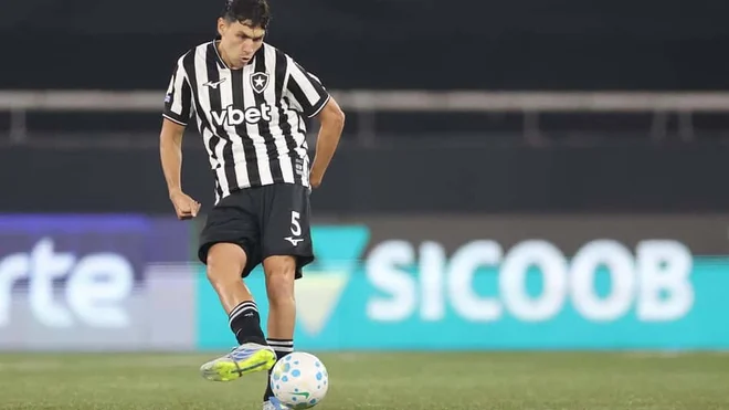 Botafogo completa el fichaje definitivo del defensa Ferraresi