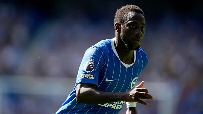 Liverpool acuerda términos personales con Yankuba Minteh