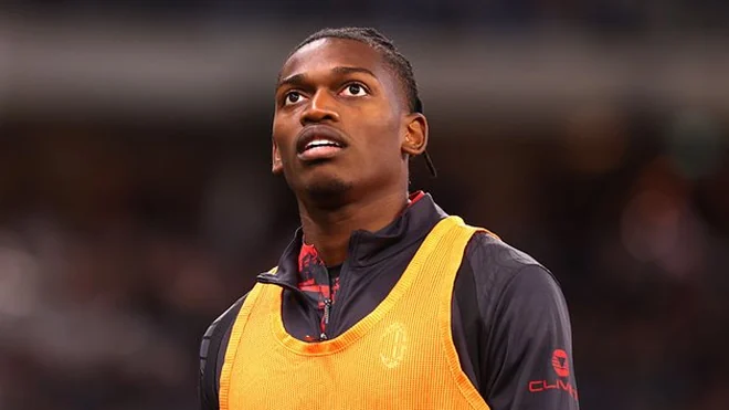 Leeds United mantiene su interés por Rafael Leão
