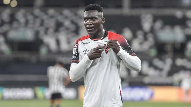 Viveros overtakes Pedro as Brasileirão top scorer
