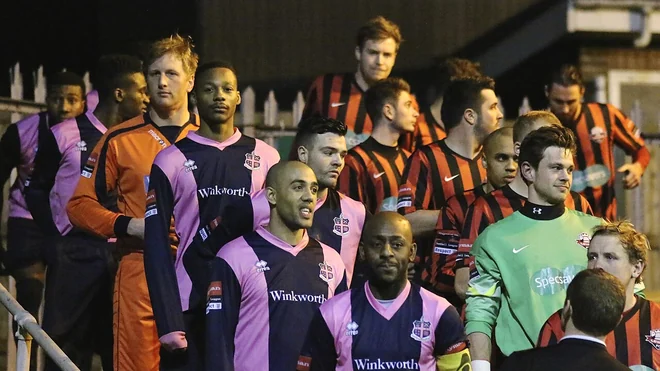 El Coventry City ficha al defensa Ethan Pinnock del Brentford