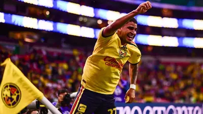Guillermo Ochoa visita el Azteca y lanza mensaje al América