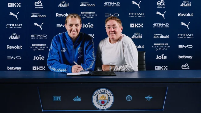 Manchester City sign England goalkeeper Anna Moorhouse on loan