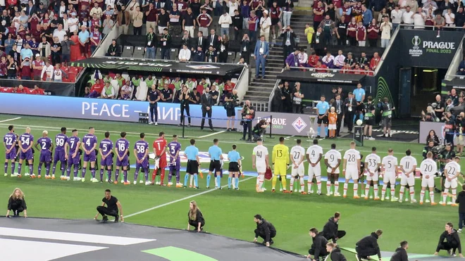 Sofyan Amrabat reflexiona sobre su debut con el Ajax tras la derrota ante el PSV