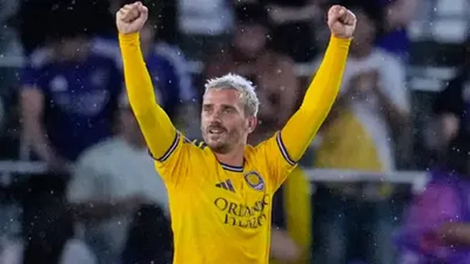 Antoine Griezmann sufre el clima de Florida durante el partido de la MLS