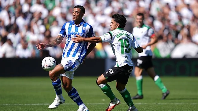 El Racing de Santander vence al Alavés por 2-1
