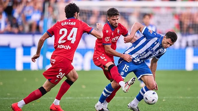 El Espanyol derrota al Osasuna con un doblete de Fernández
