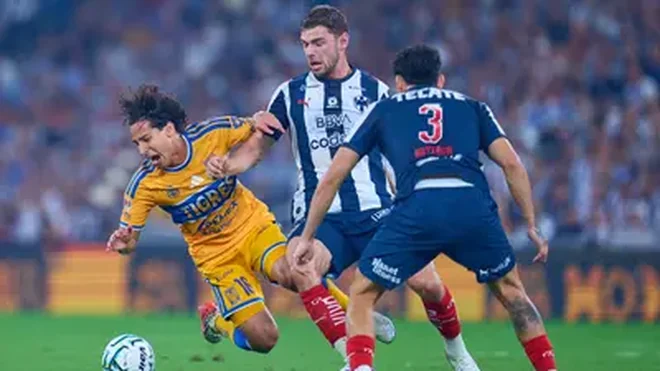 Diego Lainez, en el centro de la crítica por expulsiones con Tigres