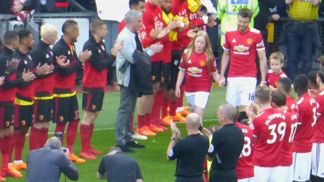 Louis Saha warns Michael Carrick over Manchester United's slow tactics