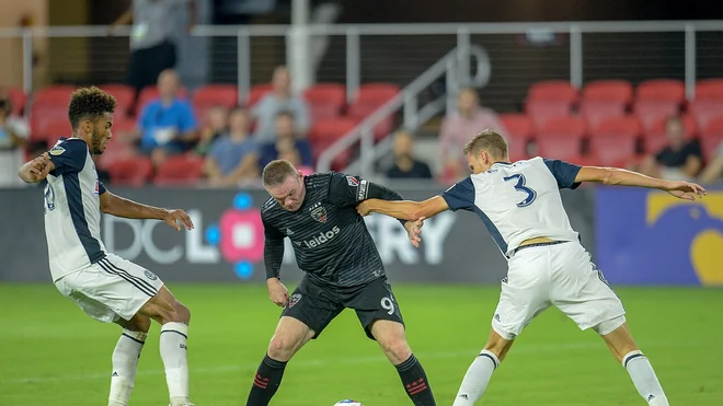 Wayne Rooney threatens legal action against Andy Carroll over autobiography claims
