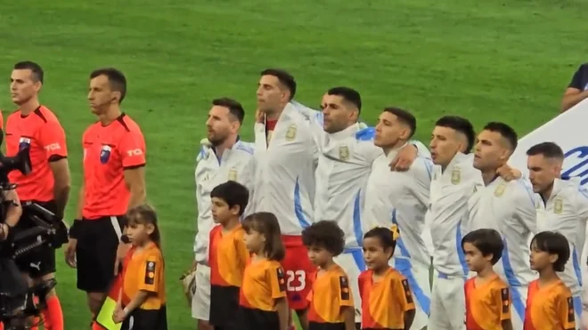 Lisandro Martinez ready to honour Lionel Messi in emotional farewell
