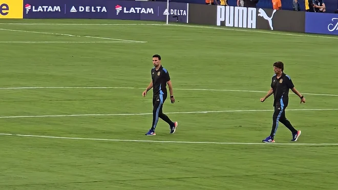 Argentina players urge Lionel Scaloni to sign new contract