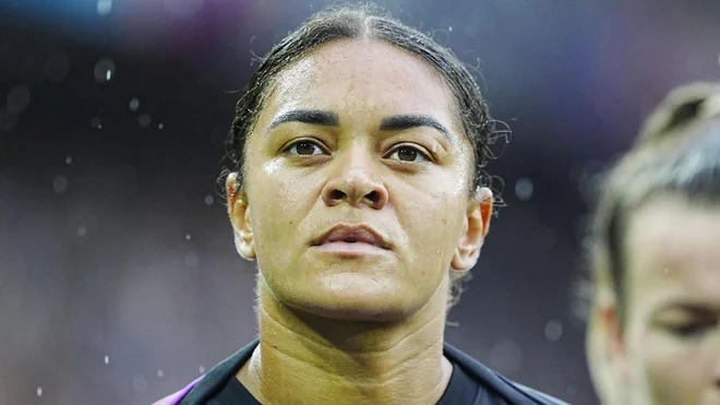Adolescente niega haber enviado mensajes racistas a la futbolista Jess Carter