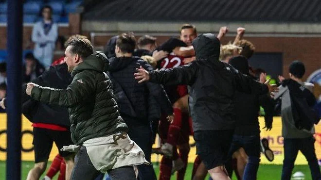 Aberdeen lose 500 semi-final tickets after pitch invasion