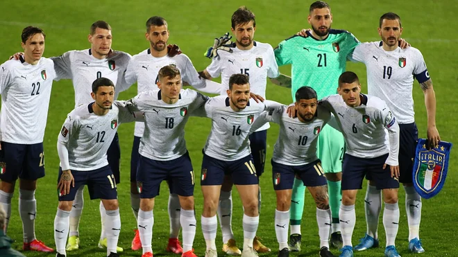 Roberto Mancini resta importancia a los abucheos tras la derrota de Italia