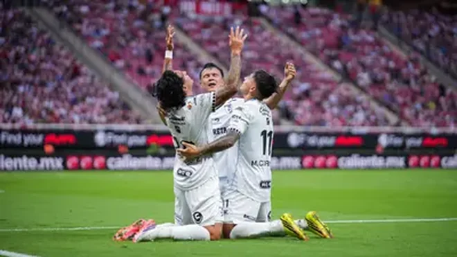 Gabriel Milito respalda a Luis Romo tras error ante Querétaro