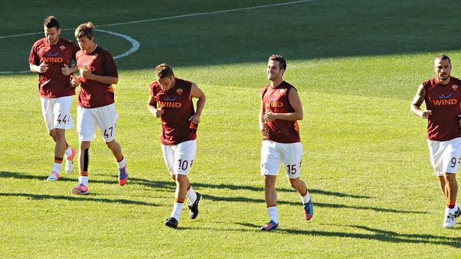 Totti: Dybala doesn't deserve the No 10 shirt yet