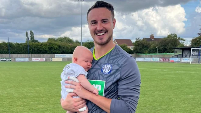 Recordando a James Hitchcock: El Barton Town rinde homenaje a su portero en la FA Cup