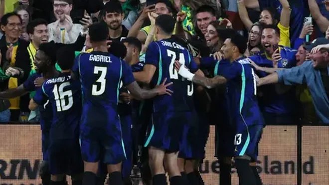 Brasil golea a India con un Samuel Lino inspirado