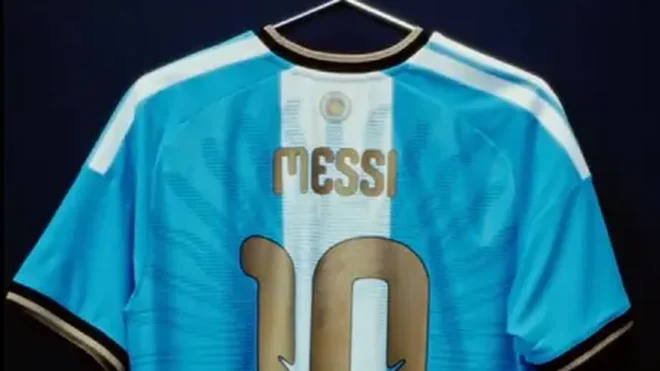 Messi celebra la primera victoria del Eldense bajo su propiedad