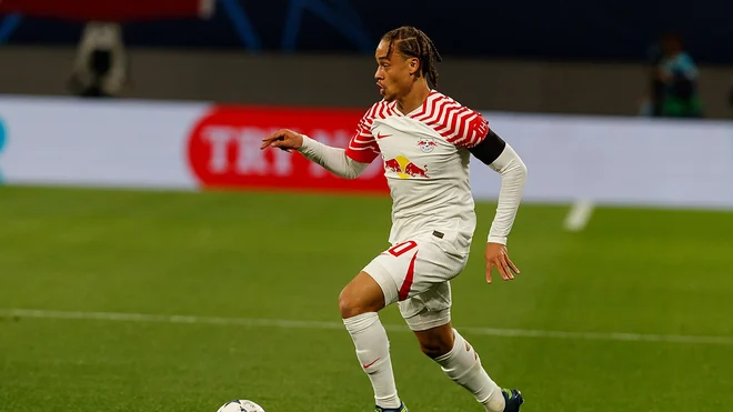 Xavi Simons, del Tottenham, combina su recuperación de LCA con estudios en Harvard