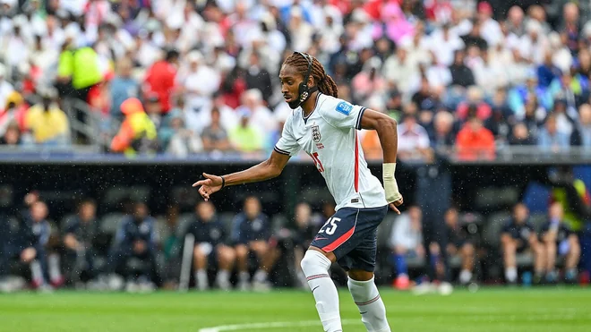Djed Spence, listo para su debut con el Inter