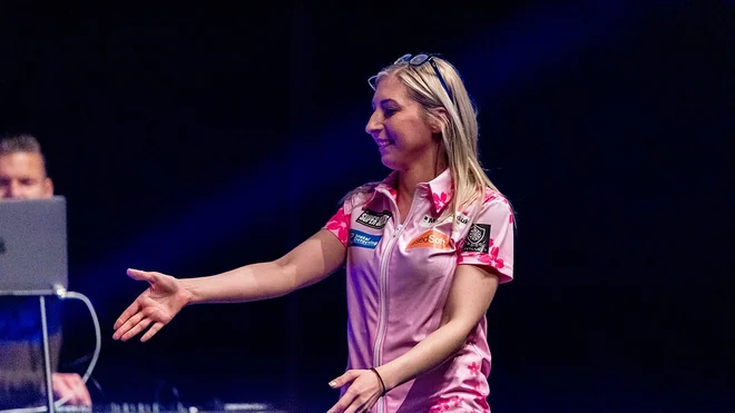 Sherrock y Hayter clasifican al Mundial de dardos, Greaves gana dos eventos