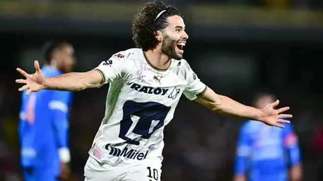 Santiago Solari's euphoric celebration after Cesar Huerta's Pumas goal