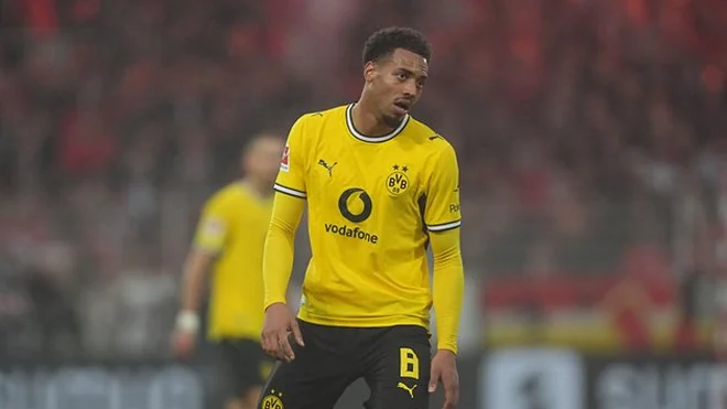Liverpool consider Felix Nmecha as alternative to Alex Scott