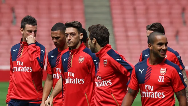 Mesut Özil pide a la FIFA levantar las sanciones al fútbol ruso