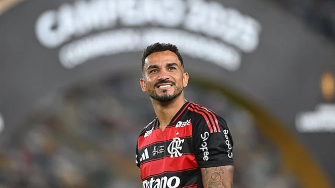 Danilo extends contract with Flamengo until end of 2027
