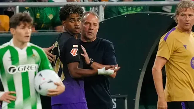Hansi Flick thanks Barcelona board for support after recent defeats